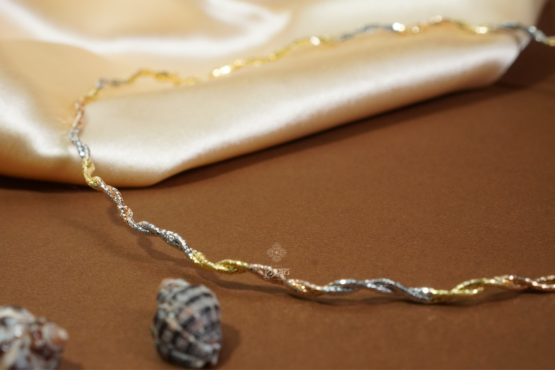 Curved Hasli chain with Italian craftsmanship, featuring a twisted tri-tone design in gold, rhodium, and rose finishes. A high-quality, durable, and elegant piece ideal for both everyday styling and special occasions.