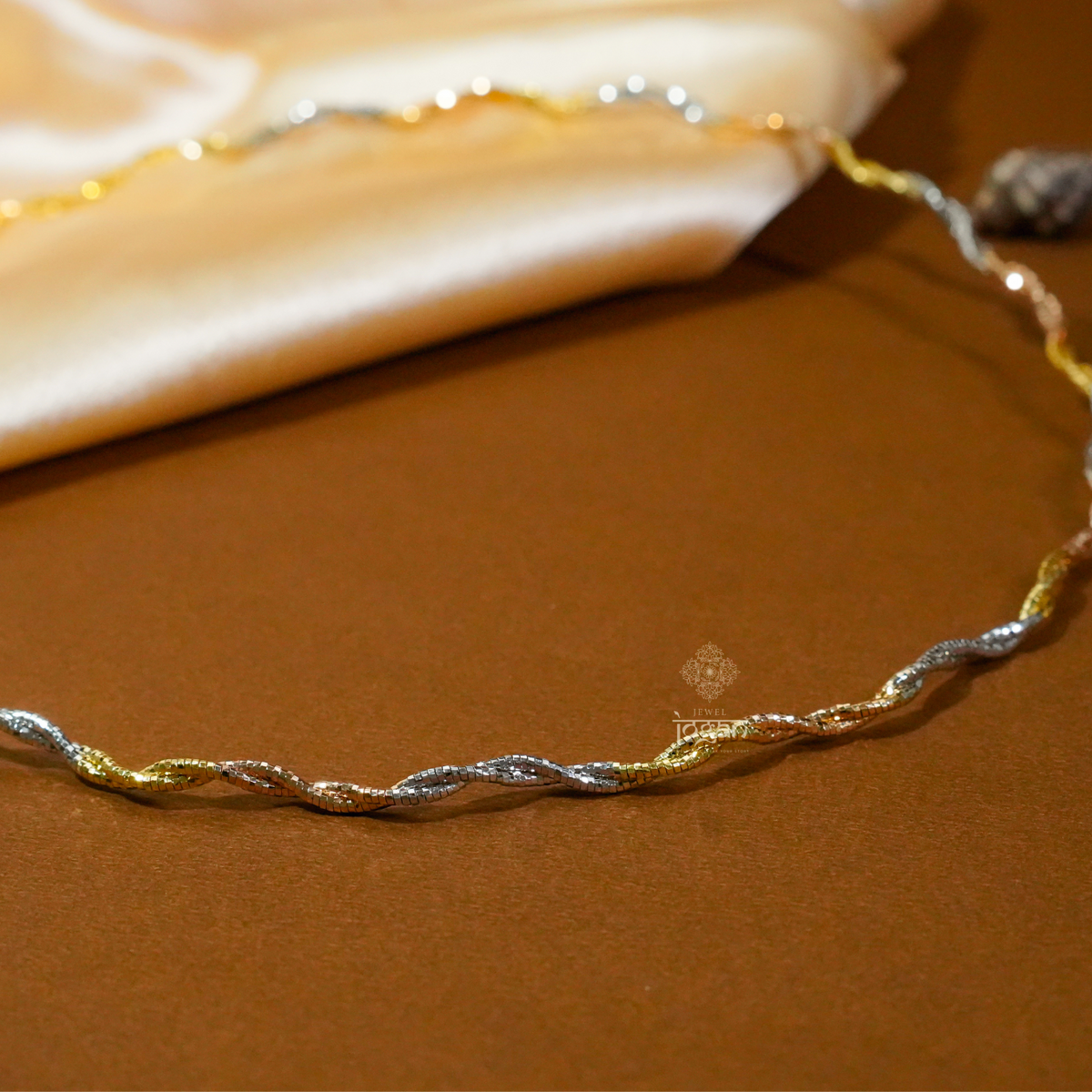 Italian Curved Hasli – Jewel Jogan